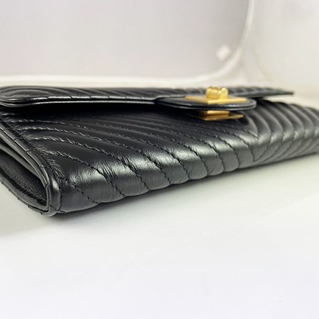 ＊ 奢華大道國際精品＊【CH0385】CHANEL黑色小牛皮人字標誌十字釦長夾-3