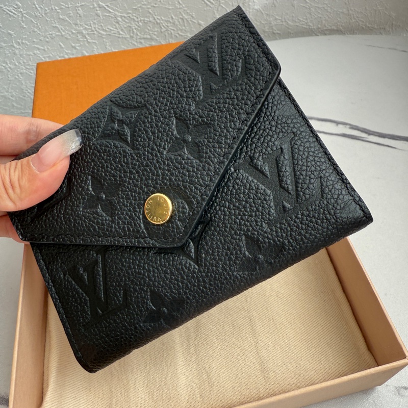 lv黑壓紋三折短夾 極新-2