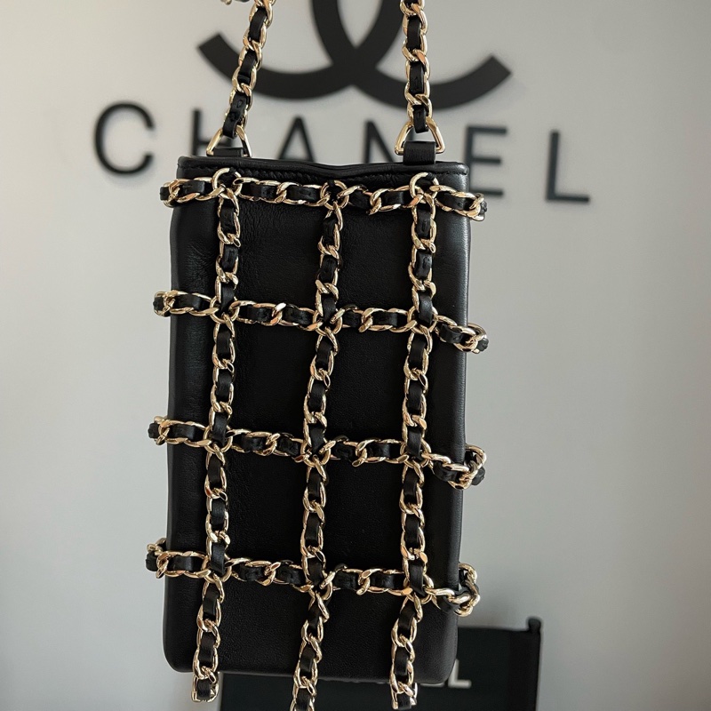 Chanel 黑金羊皮手機包 大手機也能放 31開有卡-1
