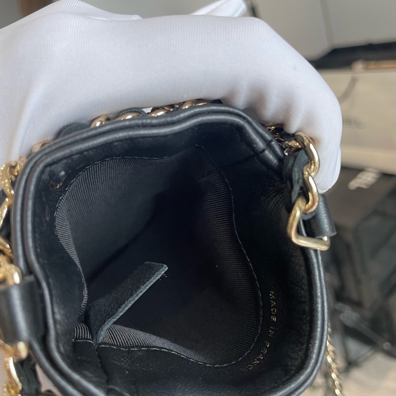 Chanel 黑金羊皮手機包 大手機也能放 31開有卡-7