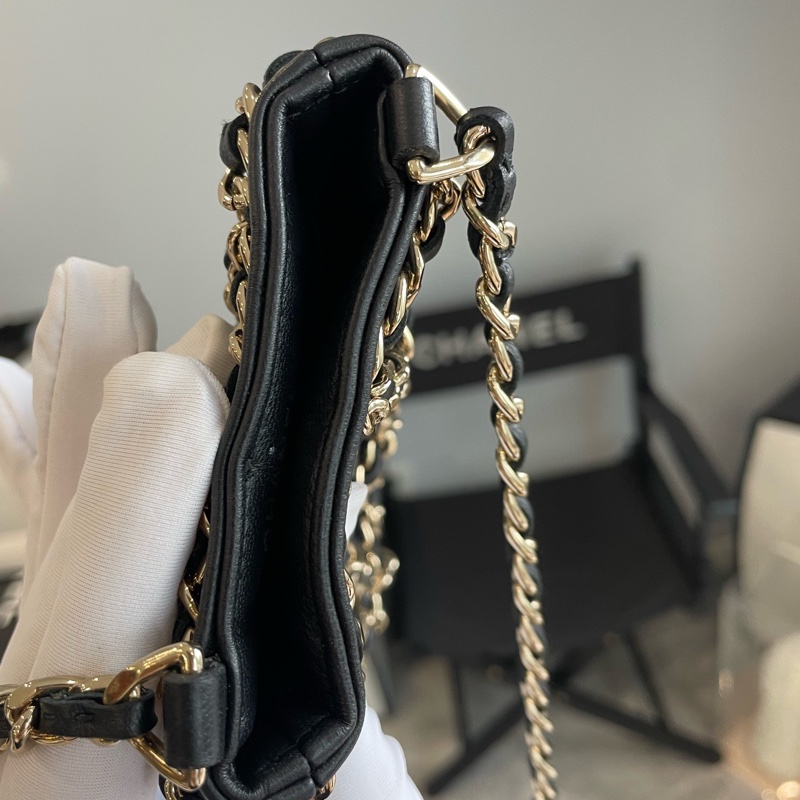 Chanel 黑金羊皮手機包 大手機也能放 31開有卡-8