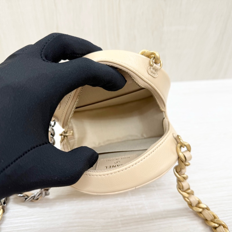 CHANEL奶茶色金釦羊皮19圓餅包AP0945-4