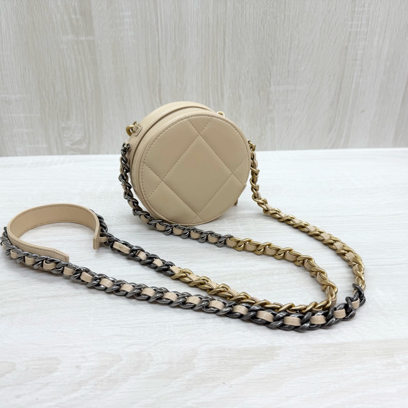 CHANEL奶茶色金釦羊皮19圓餅包AP0945-8