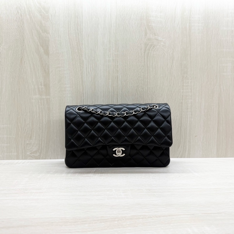 CHANEL口蓋包黑色銀釦羊皮COCO25/A01112-0