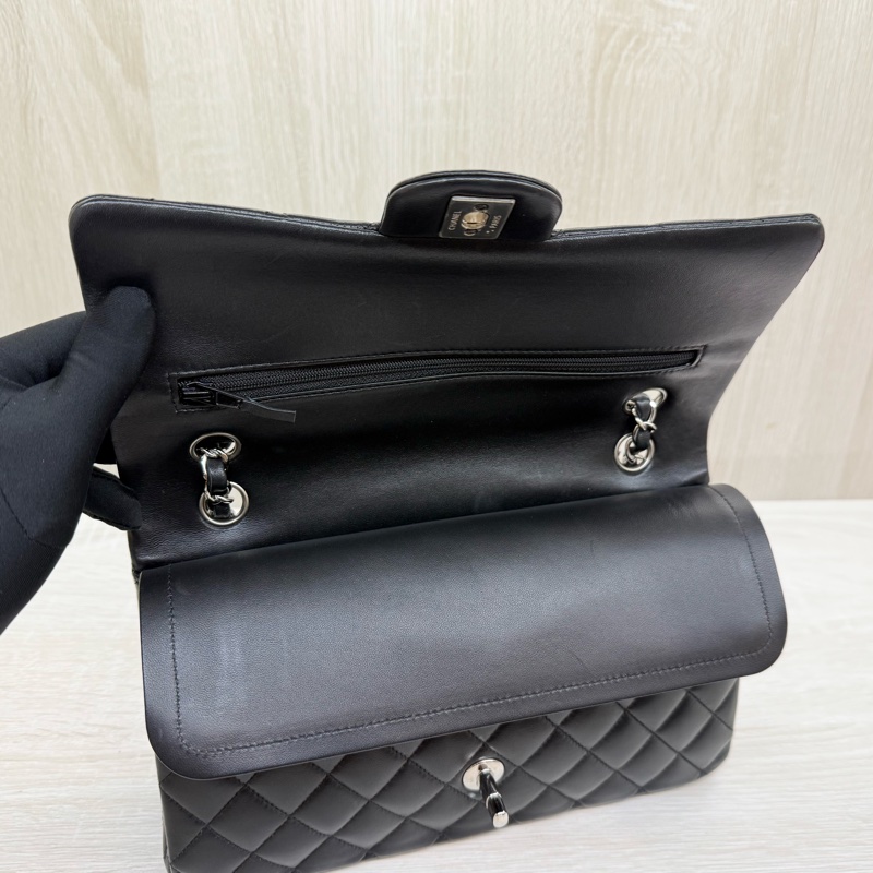 CHANEL口蓋包黑色銀釦羊皮COCO25/A01112-11