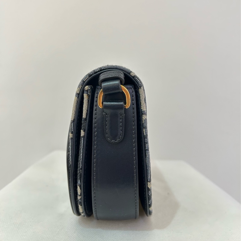 DIOR緹花布豬鼻子掀蓋斜背包-3