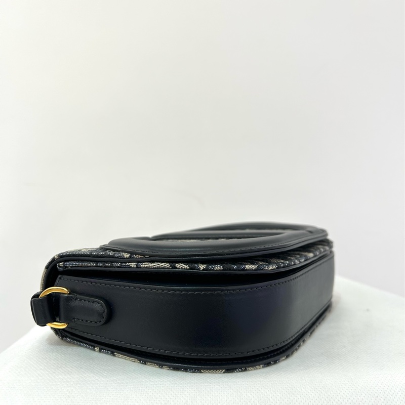 DIOR緹花布豬鼻子掀蓋斜背包-9