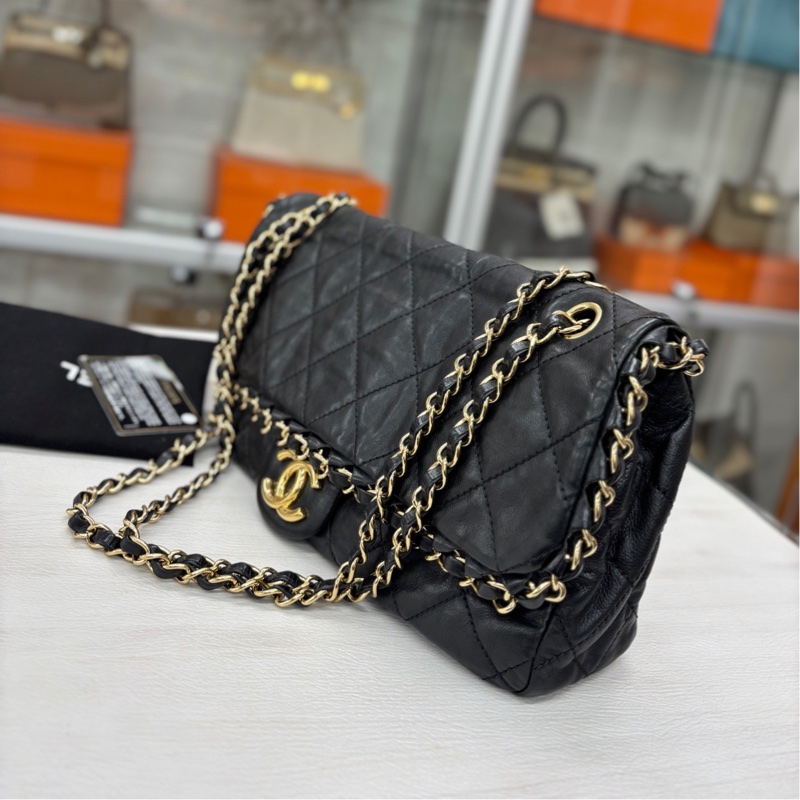Chanel 黑金牛皮 滾邊翻蓋鏈條包 尺寸約29*17 鐳射17開 附件卡、塵袋。-3