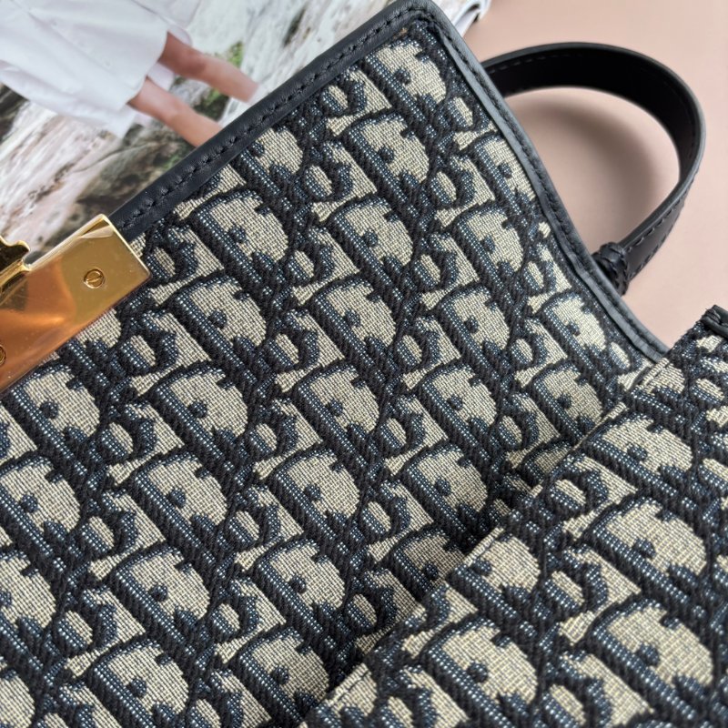 ::Christian Dior:: 藍色 Dior Oblique 緹花 30 Montaigne 蒙田30鏈帶包-22