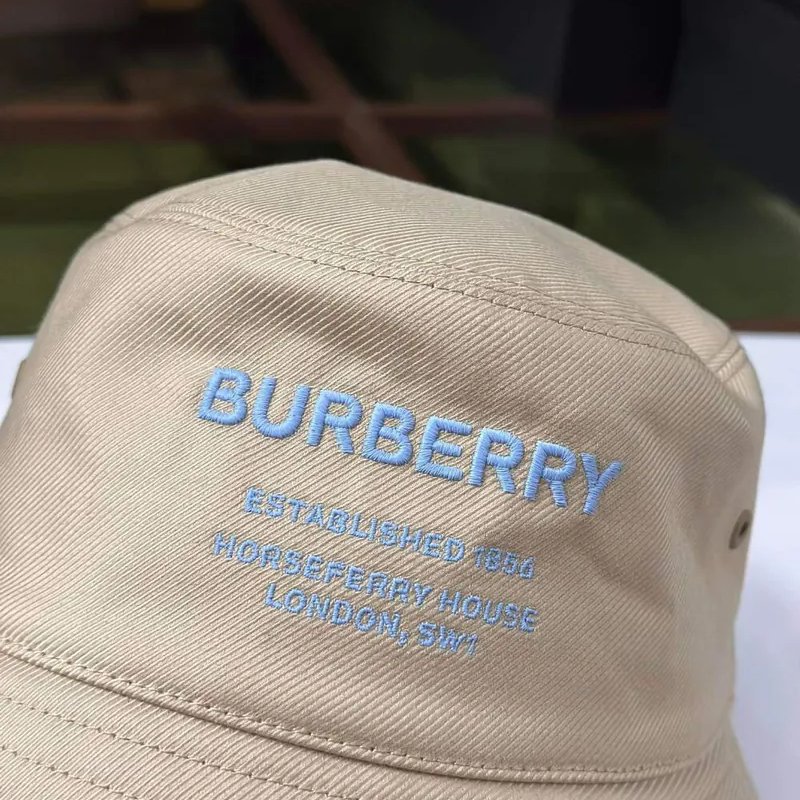 Burberry 電繡漁夫帽米色-2
