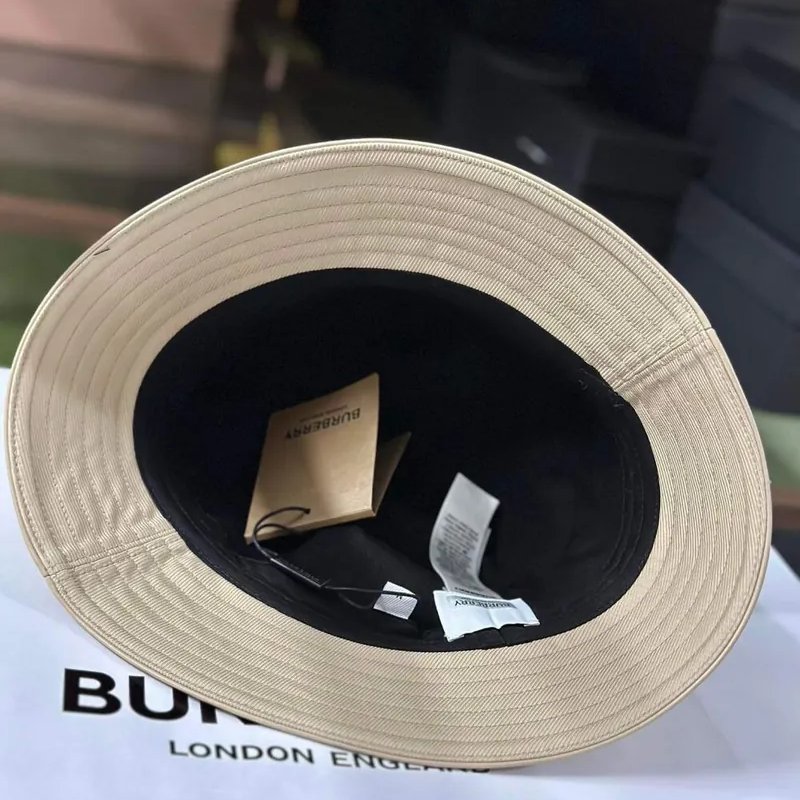 Burberry 電繡漁夫帽米色-3