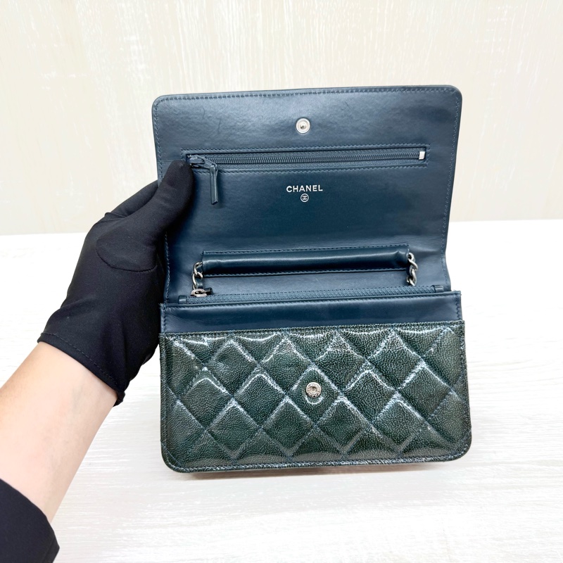 CHANEL深綠色漆皮霧銀鍊季節款WOC-5
