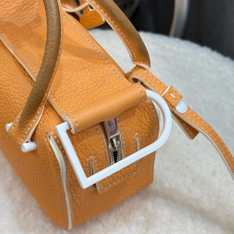 Delvaux 德爾沃 Cool box nano-9