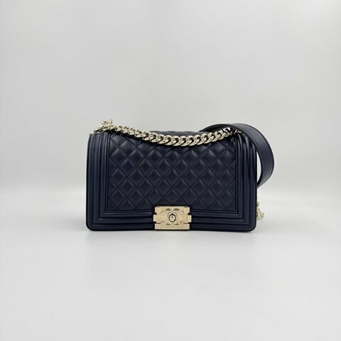 CHANEL - 深藍色羊皮金釦BOY25cm