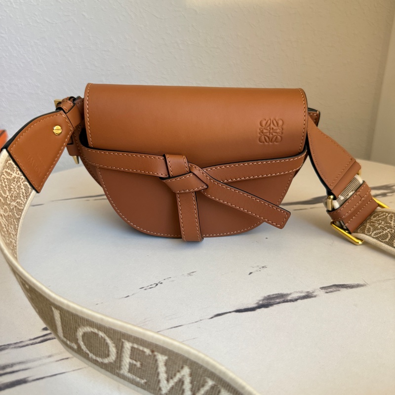 gate Loewe 這麼新 mini 我最便宜 斜背包-0