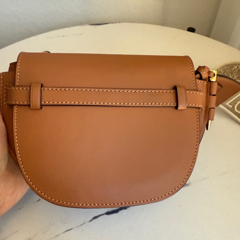 gate Loewe 這麼新 mini 我最便宜 斜背包-2