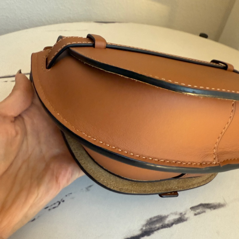 gate Loewe 這麼新 mini 我最便宜 斜背包-3