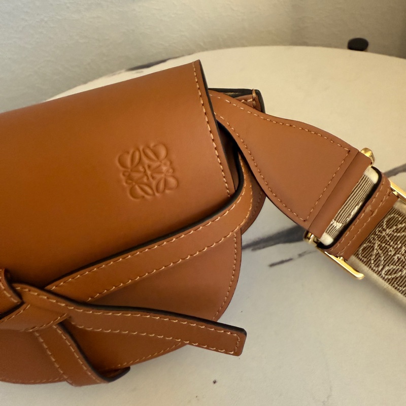 gate Loewe 這麼新 mini 我最便宜 斜背包-5