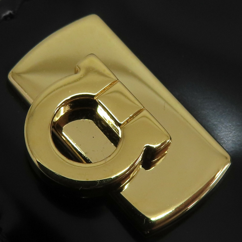 黑色 漆皮 Wanda Micro 肩背包 [Salvatore Ferragamo 菲拉格慕]-14