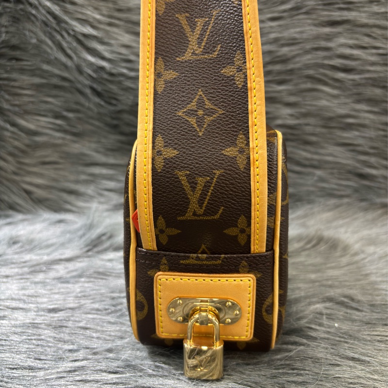 LV 橘 原花 洞洞 包 肩背包 手提包 M95177 方塊包 晚宴包 鎖頭包 拉鍊包-2