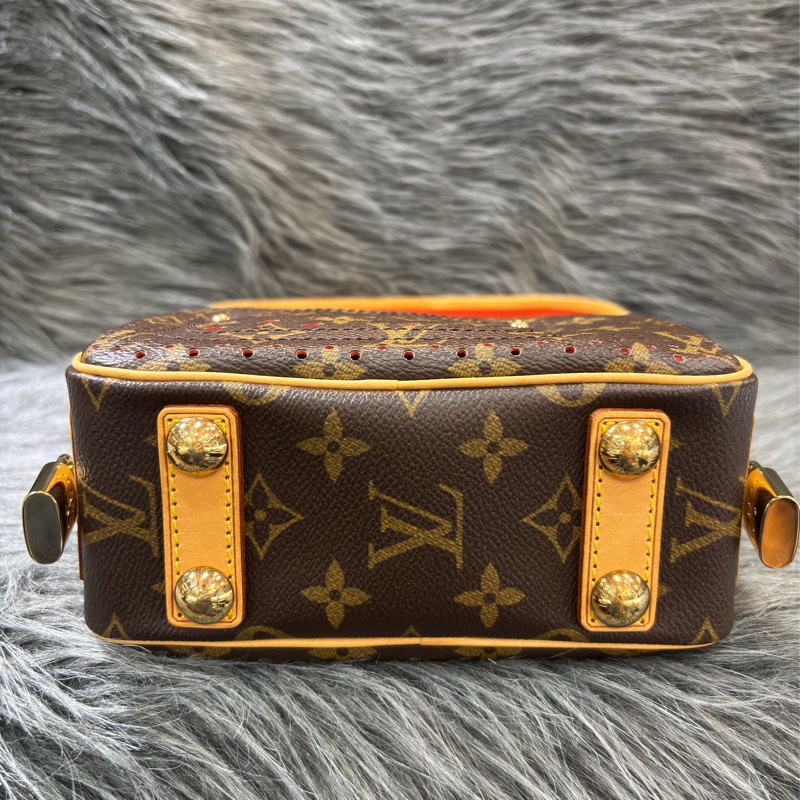 LV 橘 原花 洞洞 包 肩背包 手提包 M95177 方塊包 晚宴包 鎖頭包 拉鍊包-6