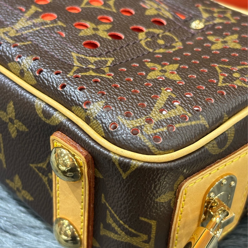 LV 橘 原花 洞洞 包 肩背包 手提包 M95177 方塊包 晚宴包 鎖頭包 拉鍊包-9