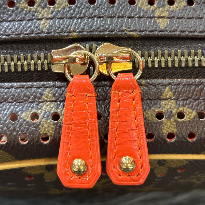 LV 橘 原花 洞洞 包 肩背包 手提包 M95177 方塊包 晚宴包 鎖頭包 拉鍊包-19