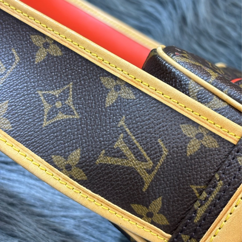 LV 橘 原花 洞洞 包 肩背包 手提包 M95177 方塊包 晚宴包 鎖頭包 拉鍊包-28