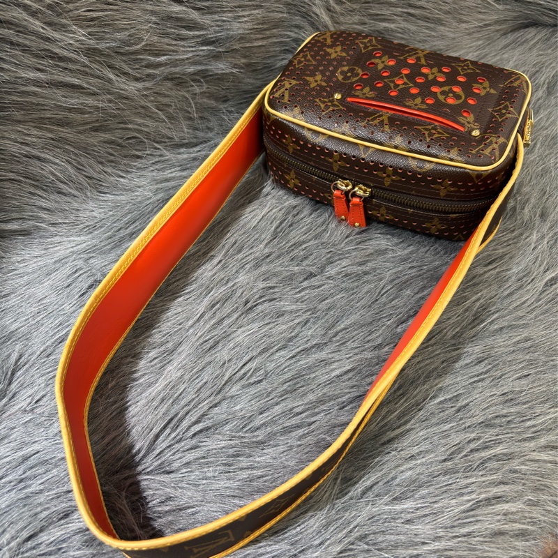 LV 橘 原花 洞洞 包 肩背包 手提包 M95177 方塊包 晚宴包 鎖頭包 拉鍊包-38