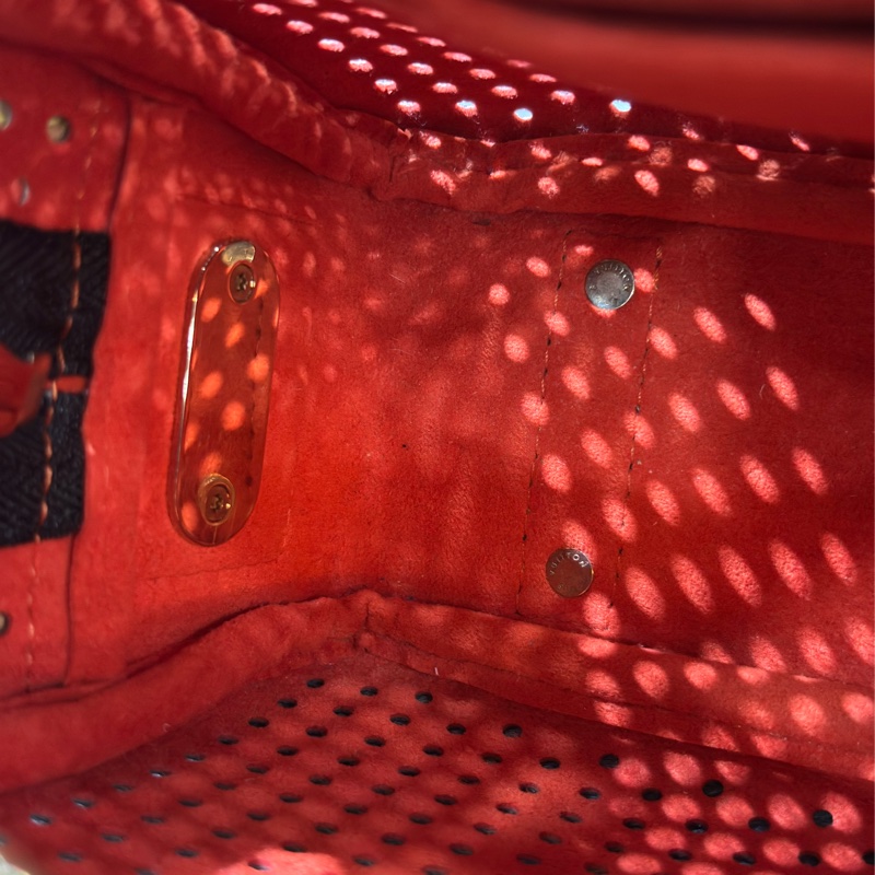 LV 橘 原花 洞洞 包 肩背包 手提包 M95177 方塊包 晚宴包 鎖頭包 拉鍊包-43