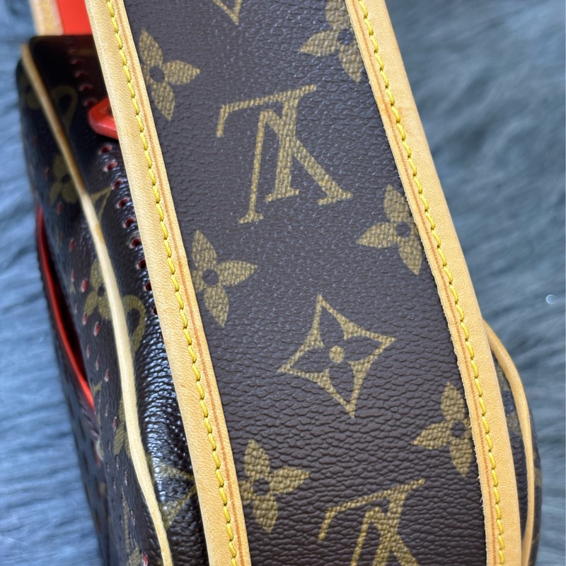 LV 橘 原花 洞洞 包 肩背包 手提包 M95177 方塊包 晚宴包 鎖頭包 拉鍊包-54