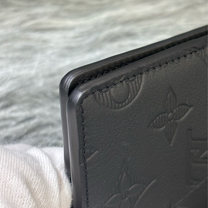 LV M62899 黑色原花老花字紋牛皮 萬用錢包信用卡夾證件套悠遊卡夾名片夾名片包-11