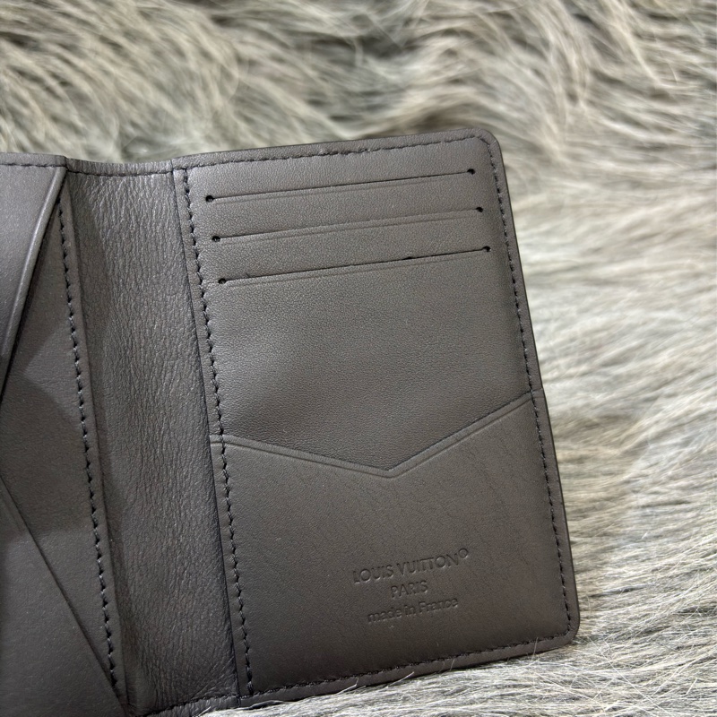 LV M62899 黑色原花老花字紋牛皮 萬用錢包信用卡夾證件套悠遊卡夾名片夾名片包-18