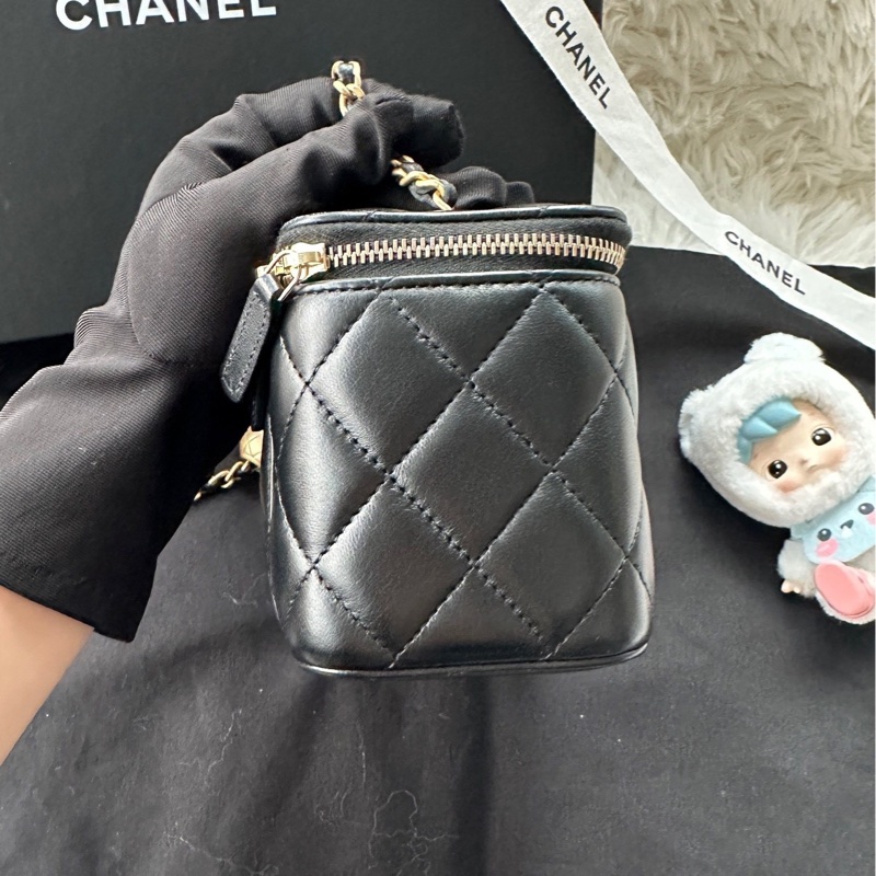 【 配件：防塵袋 💕】Chanel 24k 黑金 黑色 金扣 金球 長盒子 化妝盒 羊皮 單肩 斜挎-2