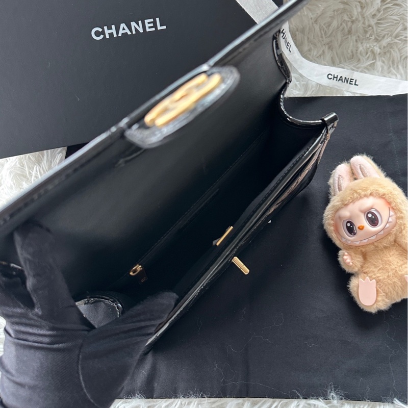 【配件：防塵袋 💕】Chanel 22K 公文包 小號 黑金 黑色 金扣 漆皮 牛皮 手提 單肩 斜挎-6