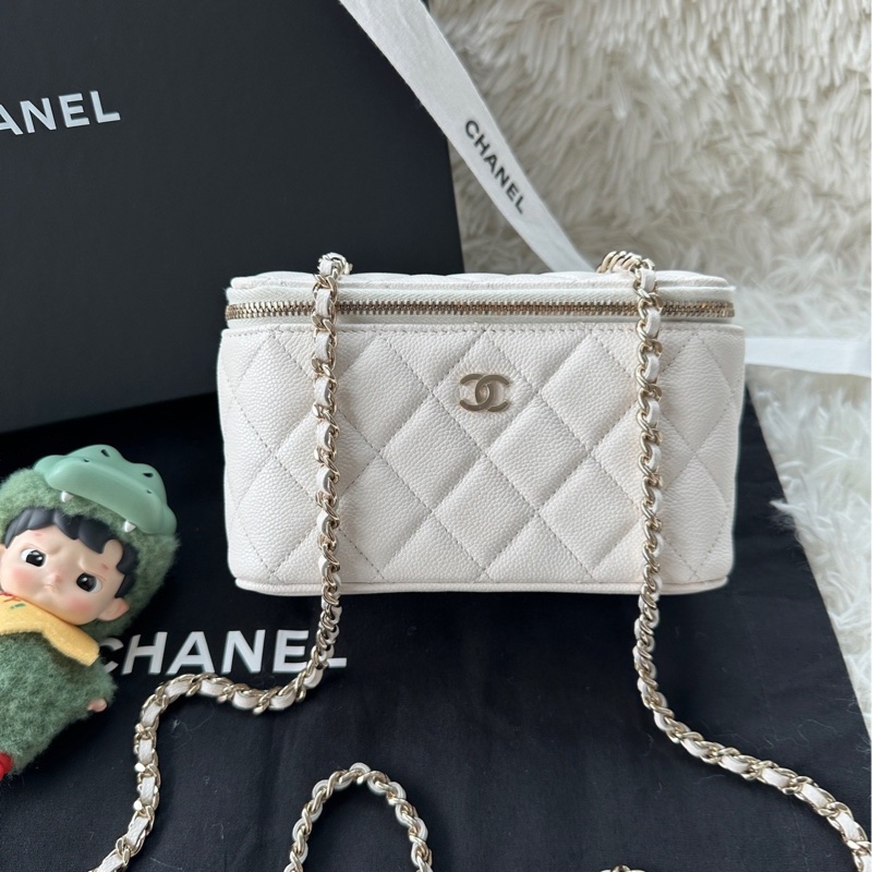 【配件:防塵袋 💕】Chanel 25S 盒子包 長盒子 化妝包 白金 白色 金扣 荔枝牛皮 單肩 斜挎-0