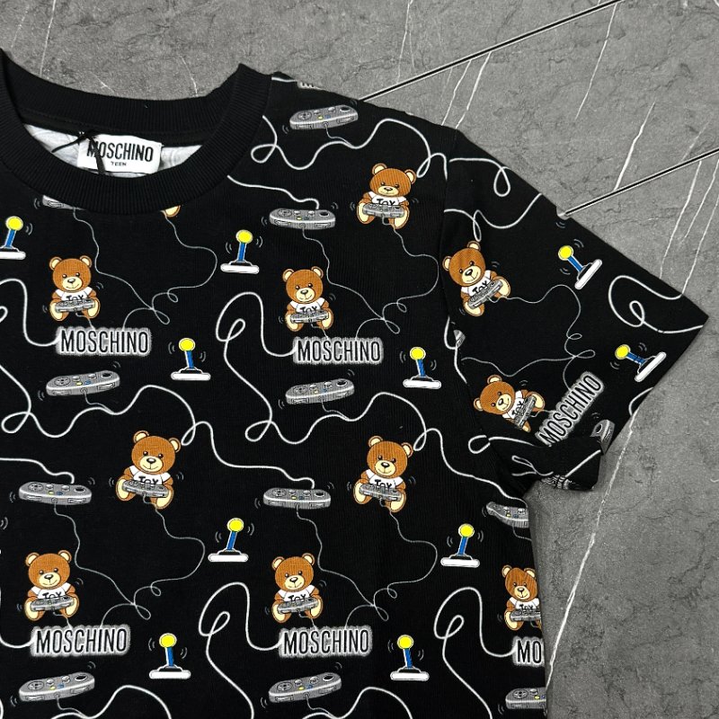 🚨 雙11最後倒數・今晚錯過等明年!【MOSCHINO】滿版印花LOGO 黑色T恤-4