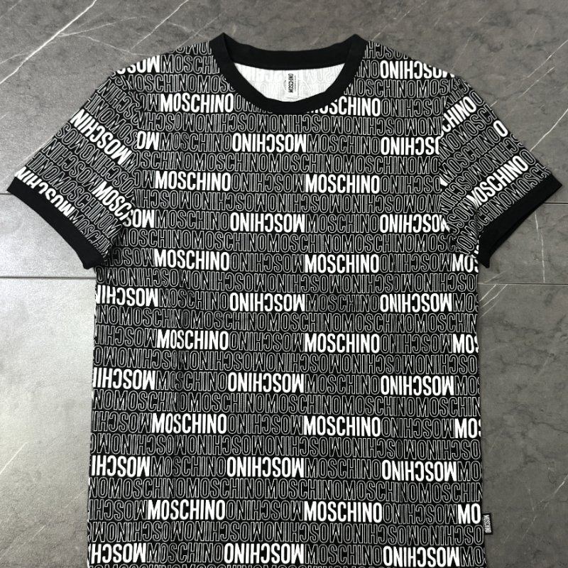 🚨 雙11最後倒數・今晚錯過等明年!【MOSCHINO】滿版文字logoT恤-0