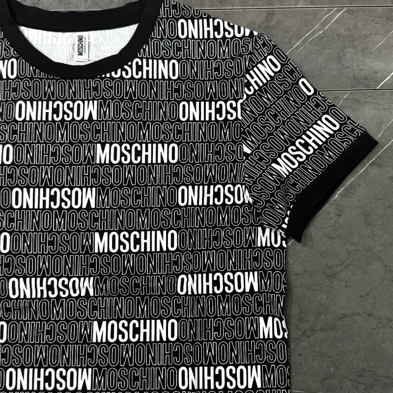 🚨 雙11最後倒數・今晚錯過等明年!【MOSCHINO】滿版文字logoT恤-1