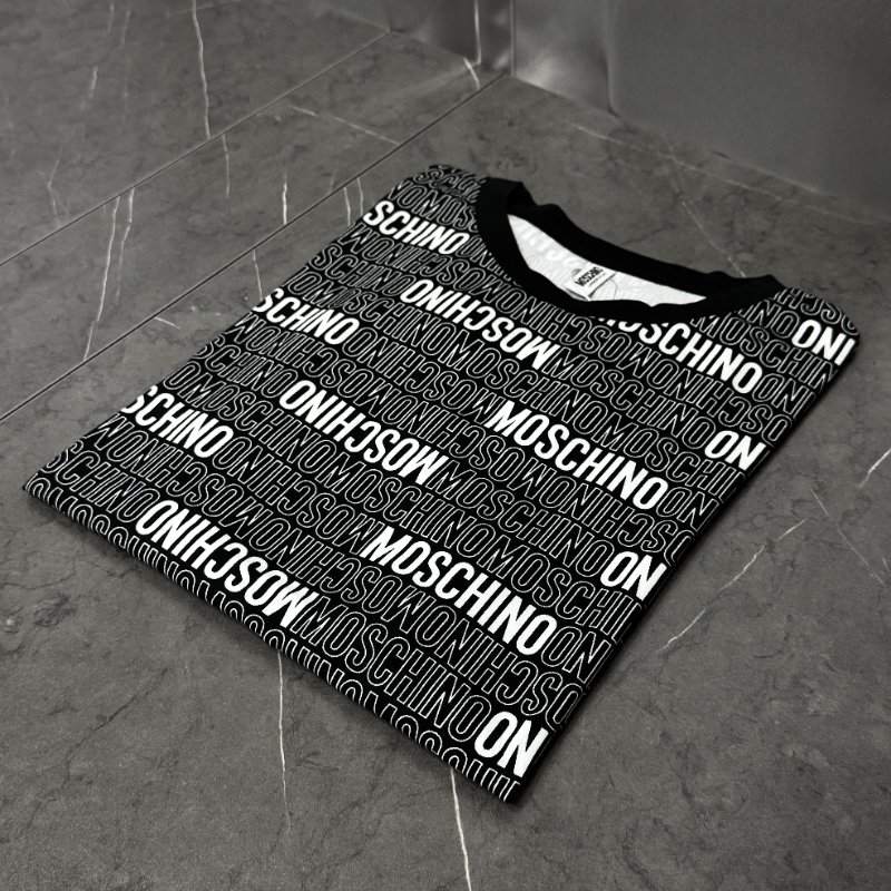 🚨 雙11最後倒數・今晚錯過等明年!【MOSCHINO】滿版文字logoT恤-3