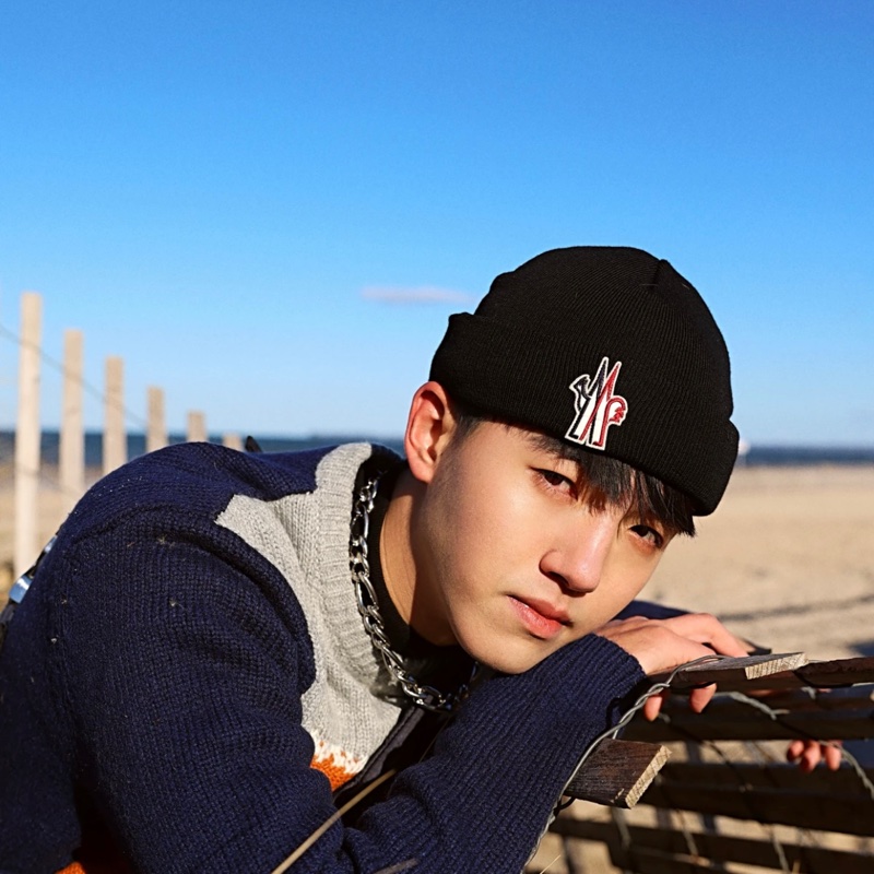 Moncler 男款 冷帽 好價-4