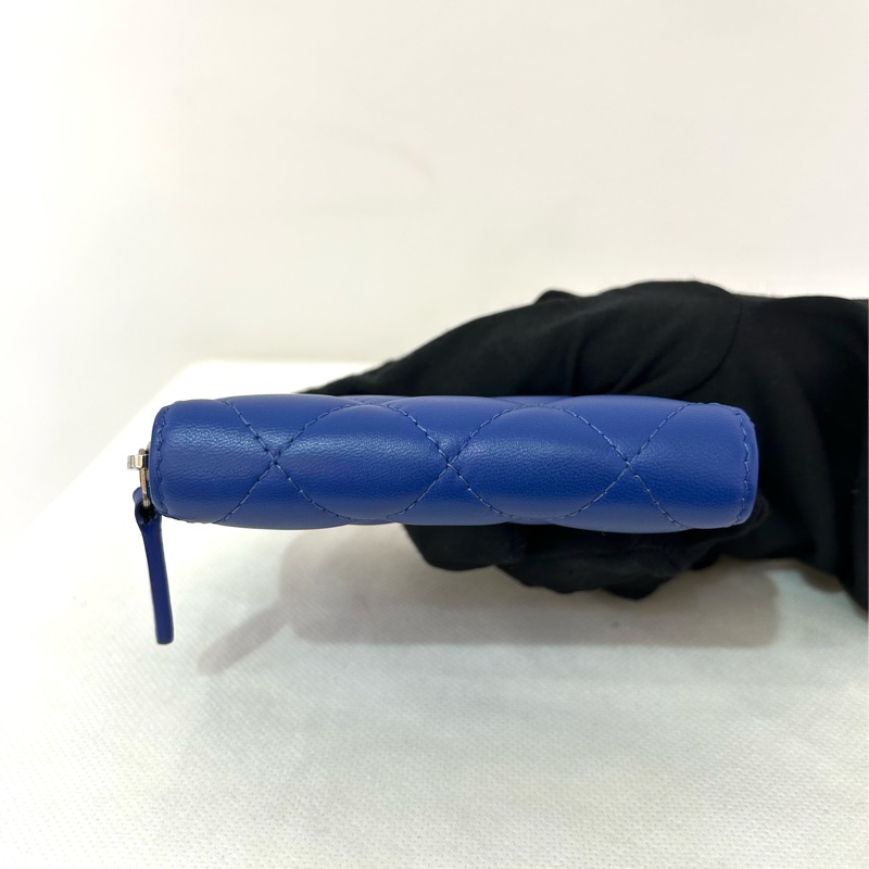 CHANEL藍羊皮銀釦ㄇ拉零錢包-2