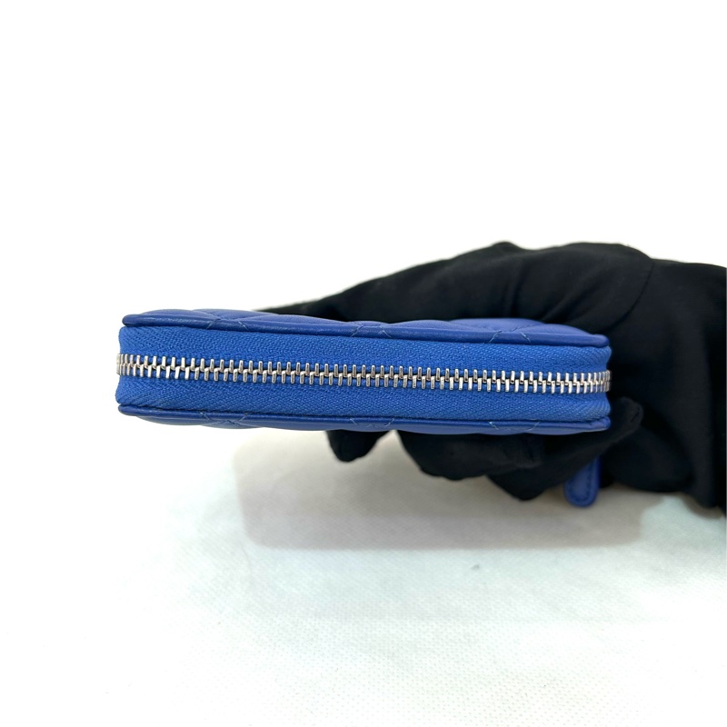 CHANEL藍羊皮銀釦ㄇ拉零錢包-3