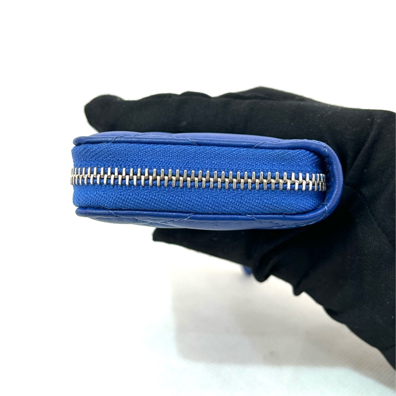 CHANEL藍羊皮銀釦ㄇ拉零錢包-5