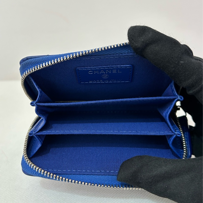 CHANEL藍羊皮銀釦ㄇ拉零錢包-6