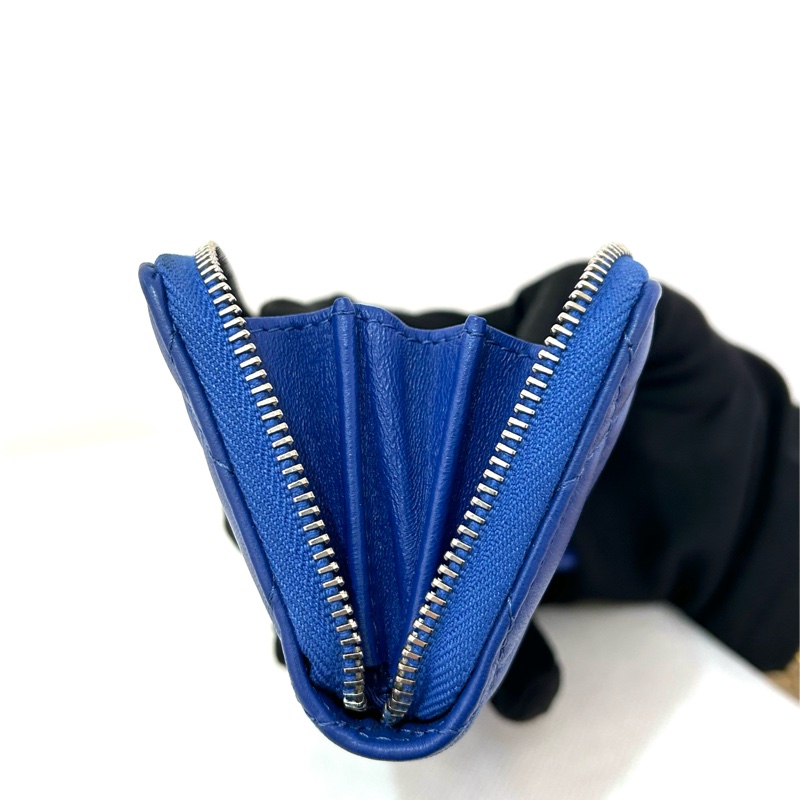 CHANEL藍羊皮銀釦ㄇ拉零錢包-8