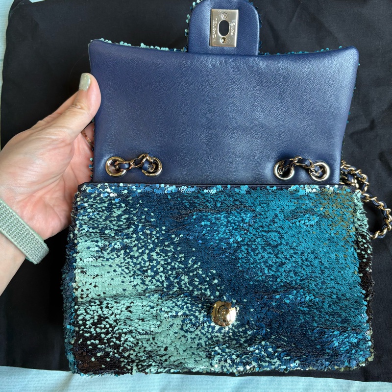 Chanel 手工坊藍綠漸層亮片經典口蓋包 mini CF-7