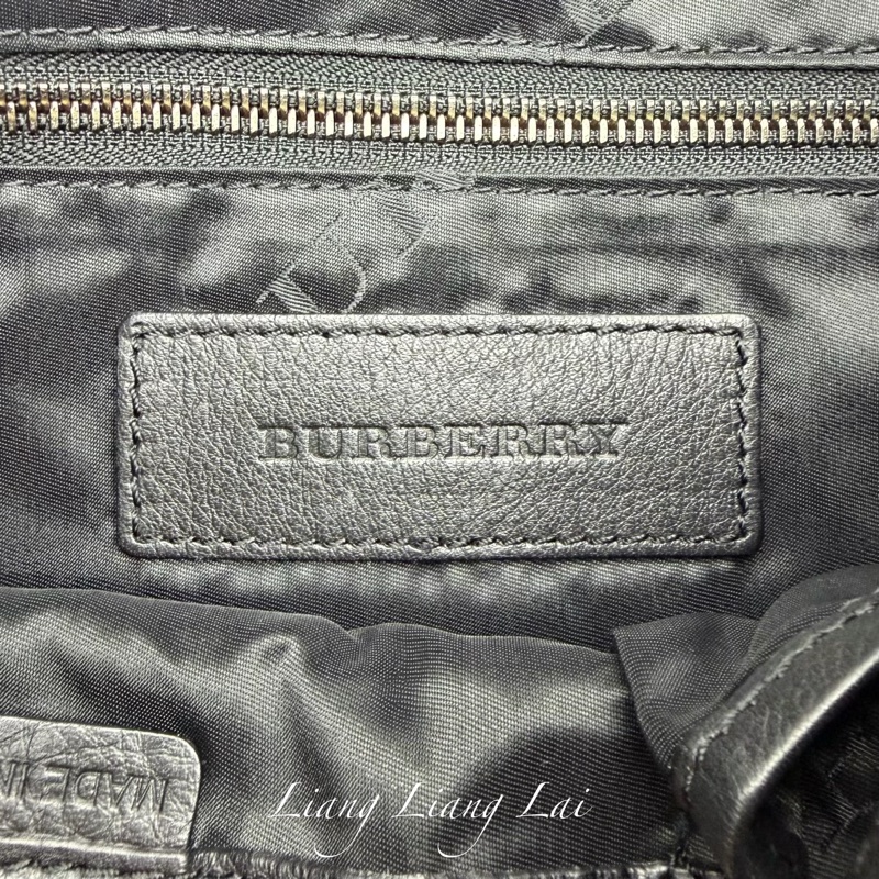 BURBERRY 格紋壓紋小牛皮黑色斜背包-2