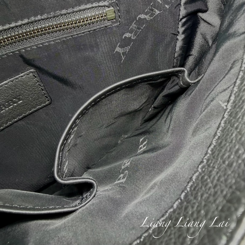 BURBERRY 格紋壓紋小牛皮黑色斜背包-10