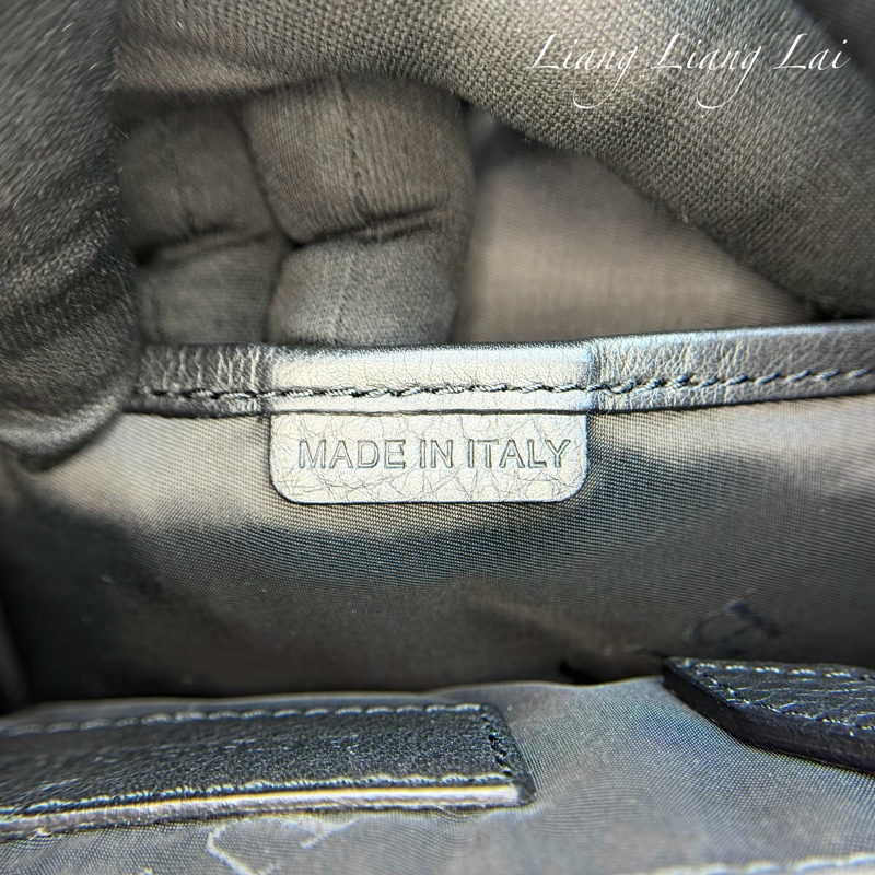 BURBERRY 格紋壓紋小牛皮黑色斜背包-17